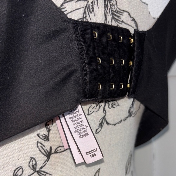 Victoria's Secret Black Plunge Push-Up Bra - Picture 5 of 7